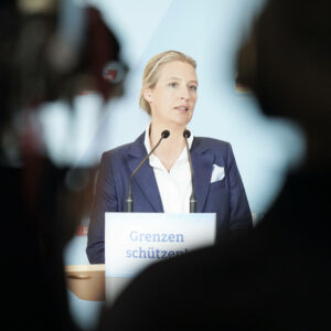 Das ist Sarah Bossard, die Partnerin von Alice Weidel