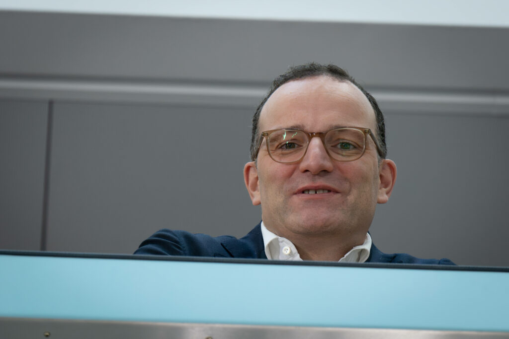 Parlamentarische Anfragen – Spahn verlangt von AfD Aufklärung von Spionage-Vorwürfen