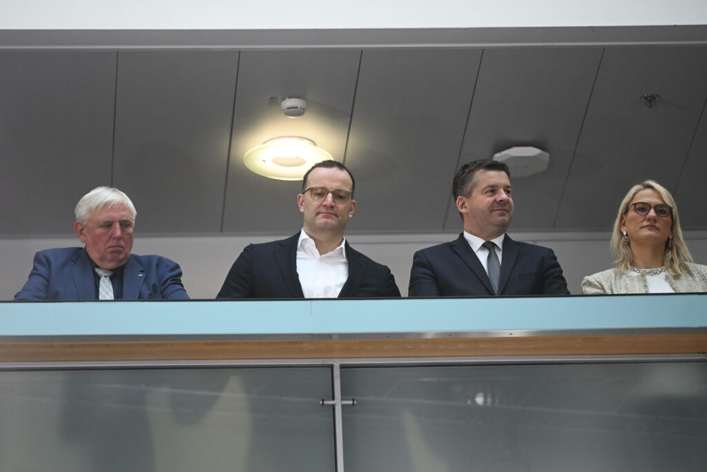 Parlamentarische Anfragen – Spahn verlangt von AfD Aufklärung von Spionage-Vorwürfen