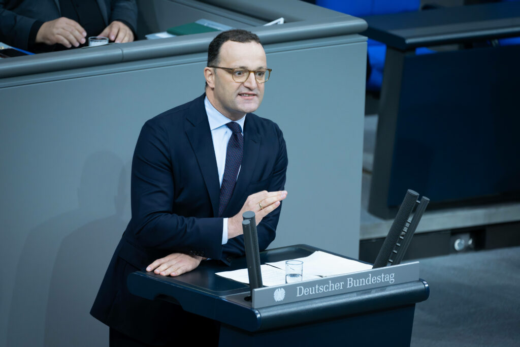 Parlamentarische Anfragen – Spahn verlangt von AfD Aufklärung von Spionage-Vorwürfen