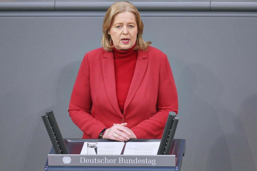 CDU-Aufruhr: Parteischwergewicht fordert Rückzug – harte Attacke auf Arbeitsministerin Bas
