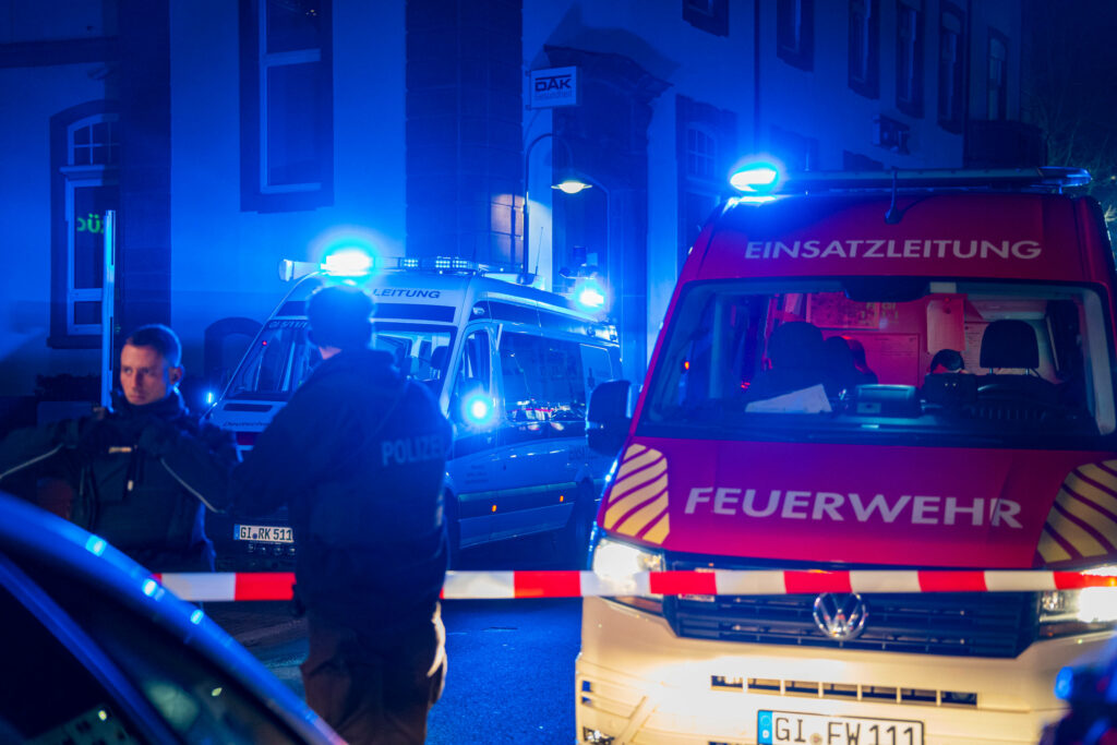 Horror-Fahrt in Menschenmenge: Auto rast in Passanten – ein grausames Detail sorgt für Entsetzen