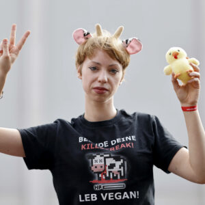 Militante Veganerin mit schlüpfrigem Geheimnis aus „Forsthaus Rampensau“