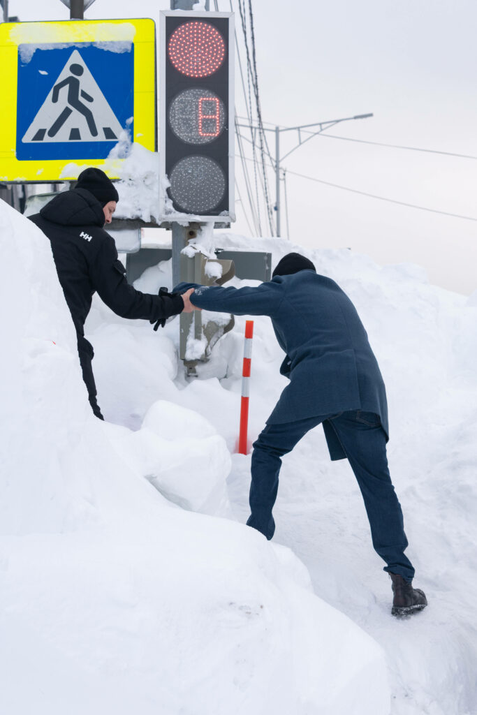 Schnee-Chaos in dieser Stadt: Mehrere Tote, der Schnee reicht bis zum neunten Stock !