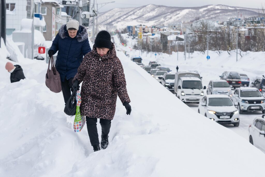 Schnee-Chaos in dieser Stadt: Mehrere Tote, der Schnee reicht bis zum neunten Stock !