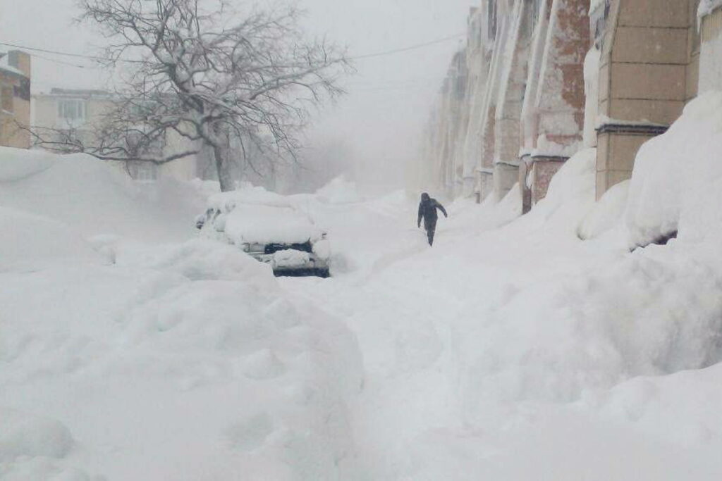 Schnee-Chaos in dieser Stadt: Mehrere Tote, der Schnee reicht bis zum neunten Stock !