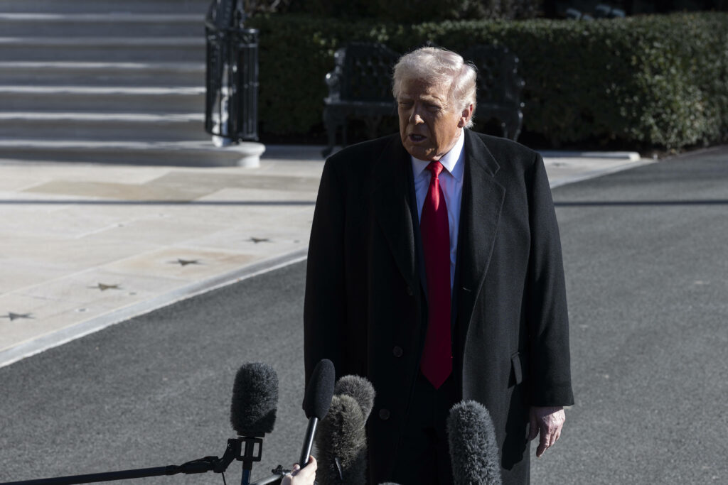 Schock-Video: Trump zeigt Ford-Mitarbeiter den Finger