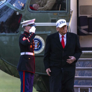 Schock-Video: Trump zeigt Ford-Mitarbeiter den Finger