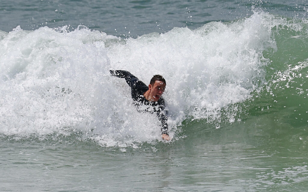 Schock: Vier Beiß-Attacken in drei Tagen – Surfer in großer Gefahr ?