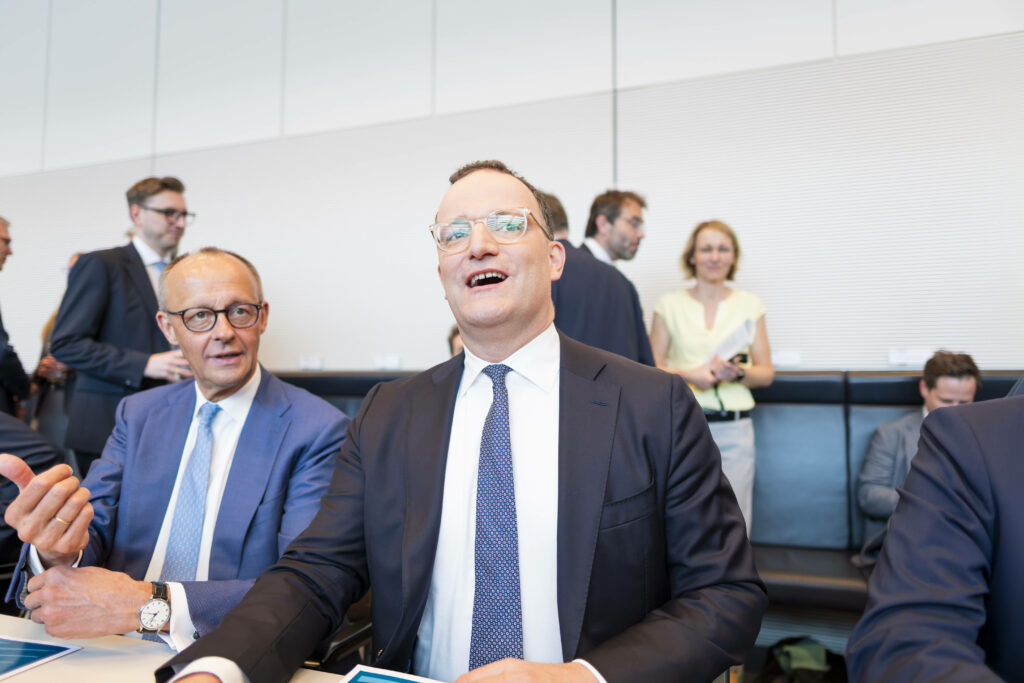 Ab Juli fast 500 Euro mehr Diät – Spahn will gigantische Gehaltserhöhung für Abgeordnete!