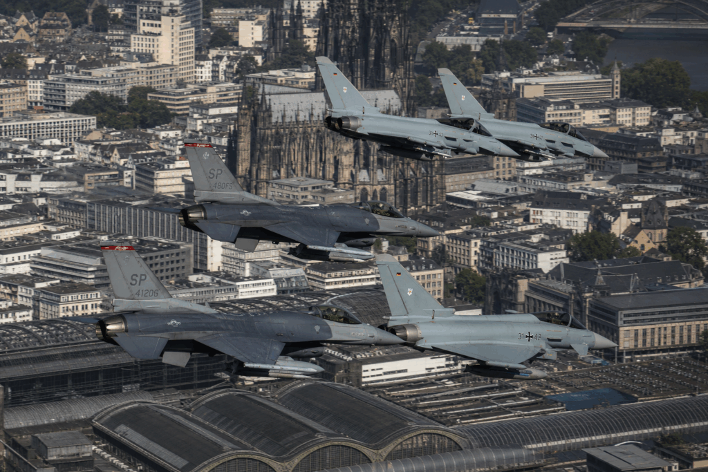 Alarmstufe Rot? Kampfjets donnern über deutsche Stadt!