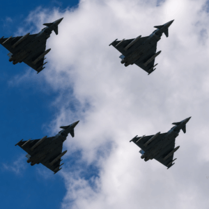 Alarmstufe Rot? Kampfjets donnern über deutsche Stadt!