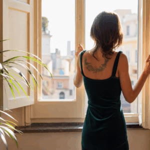 Fenster offen oder zu bei Hitze – Experten liefern die klare Antwort!