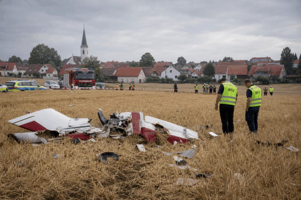Tragisches Flugunglück in Deutschland: Maschine stürzt ab, mehrere Tote