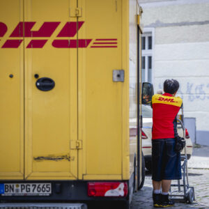 DHL fordert neues Gesetz – so verändert sich Ihr Paket sofort!