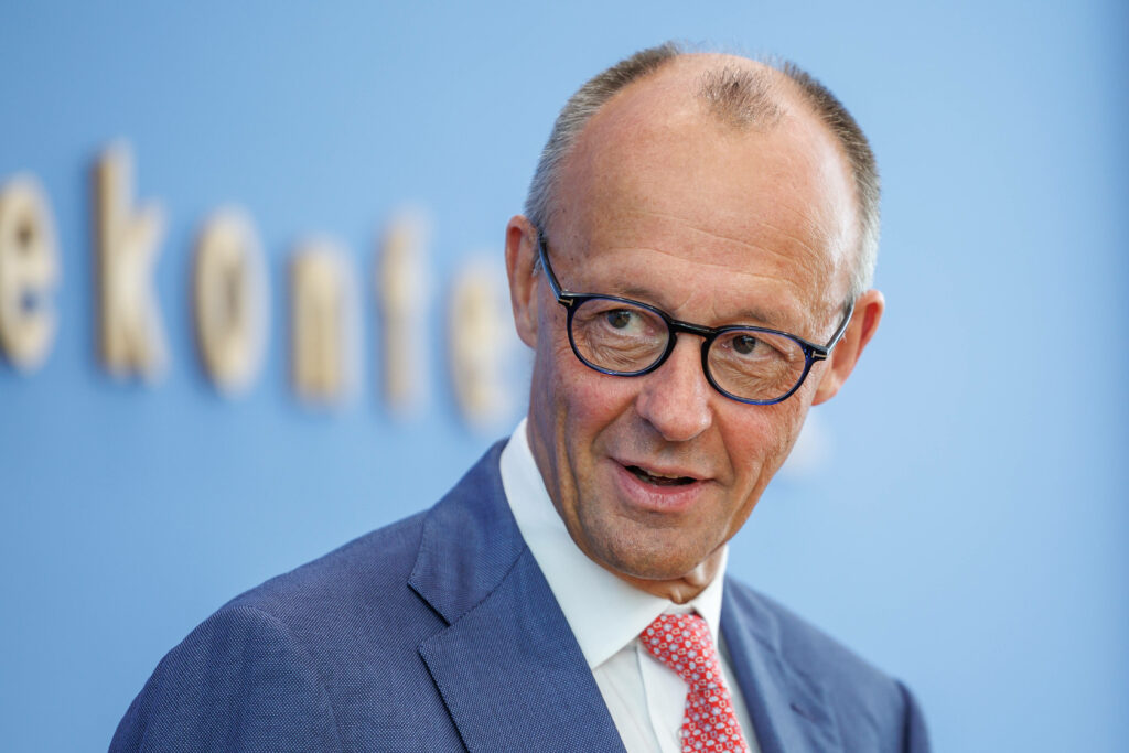 Kanzler Merz rastet vor laufender Kamera aus