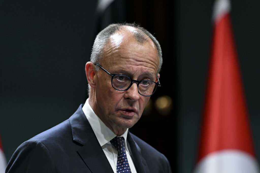 Kanzler Merz rastet vor laufender Kamera aus