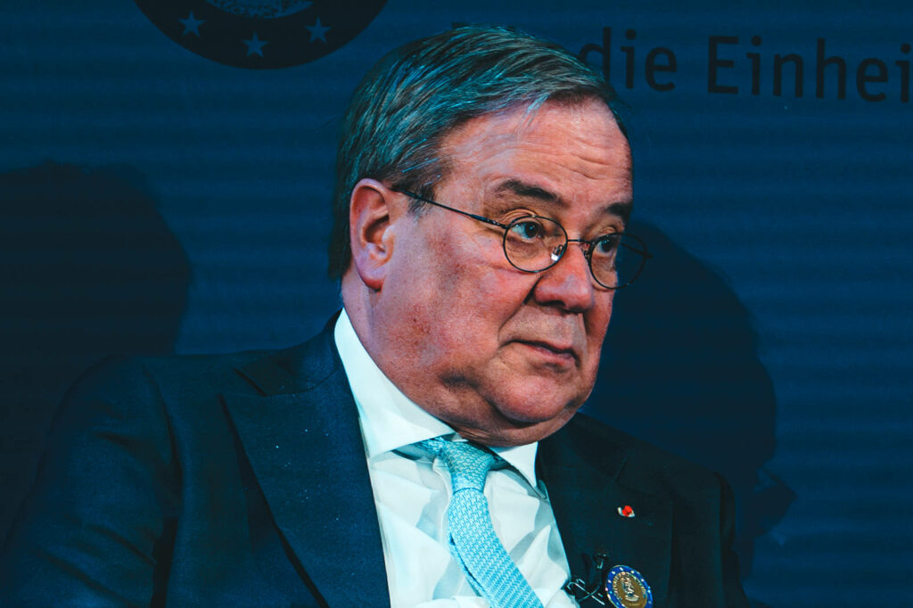 Laschet flippt aus wegen AfD-Politiker – Unglaubliche Szene schockiert Deutschland!