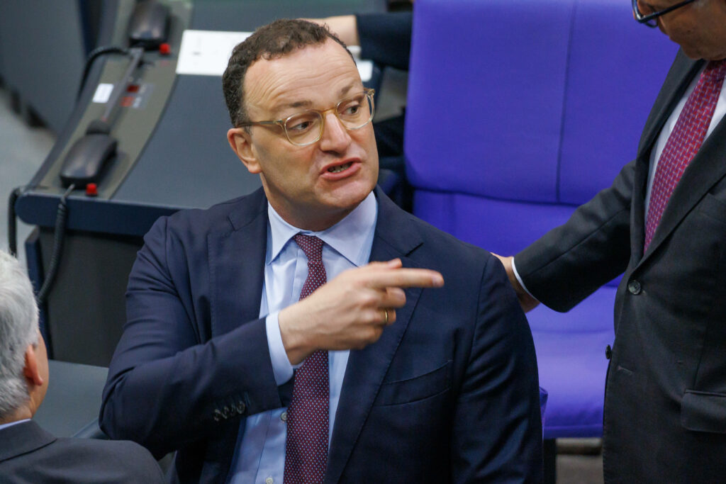 Trotz Rücktritt: So viel Geld erhält Jens Spahn monatlich