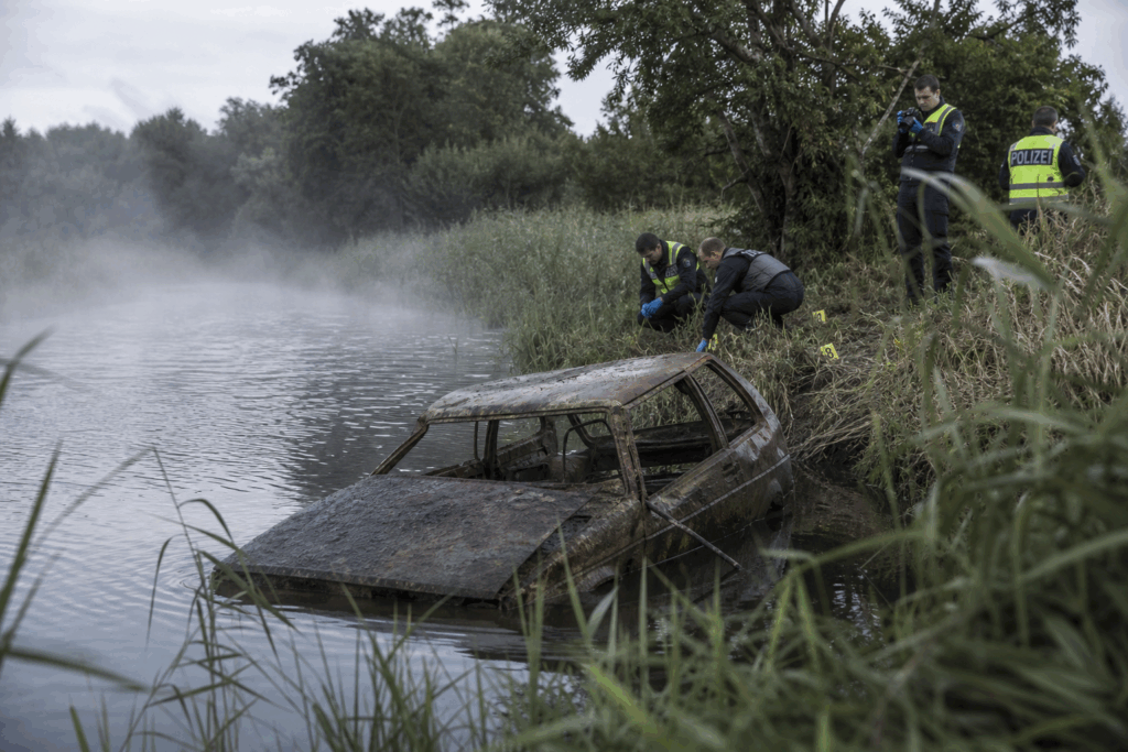 Polizei macht unheimlichen Fund in Fluss – mysteriöses Rätsel gelöst